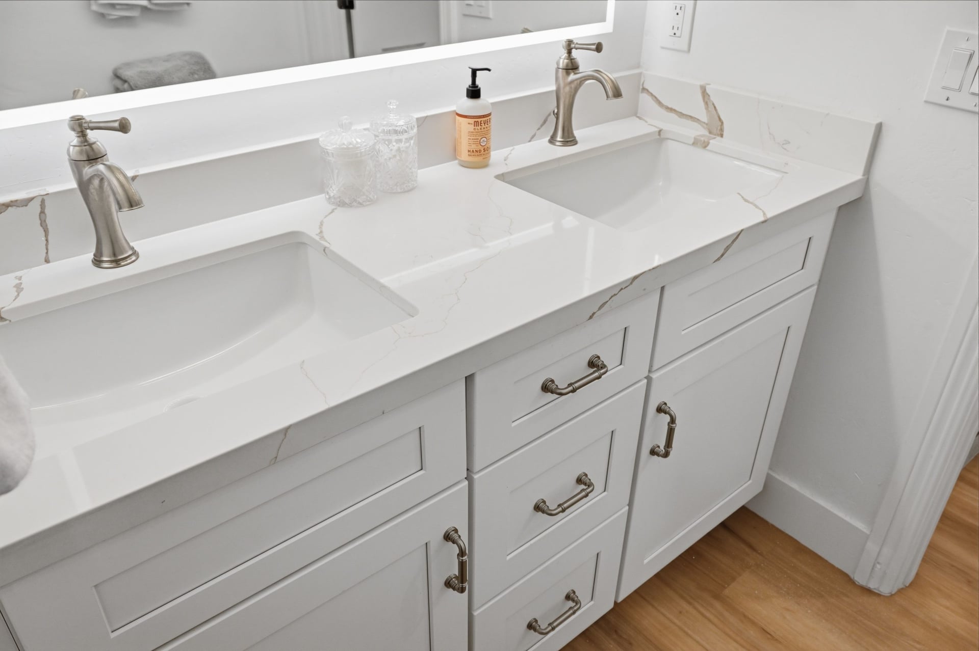 Donahue Drive - Double Vanity Top-Down Detail