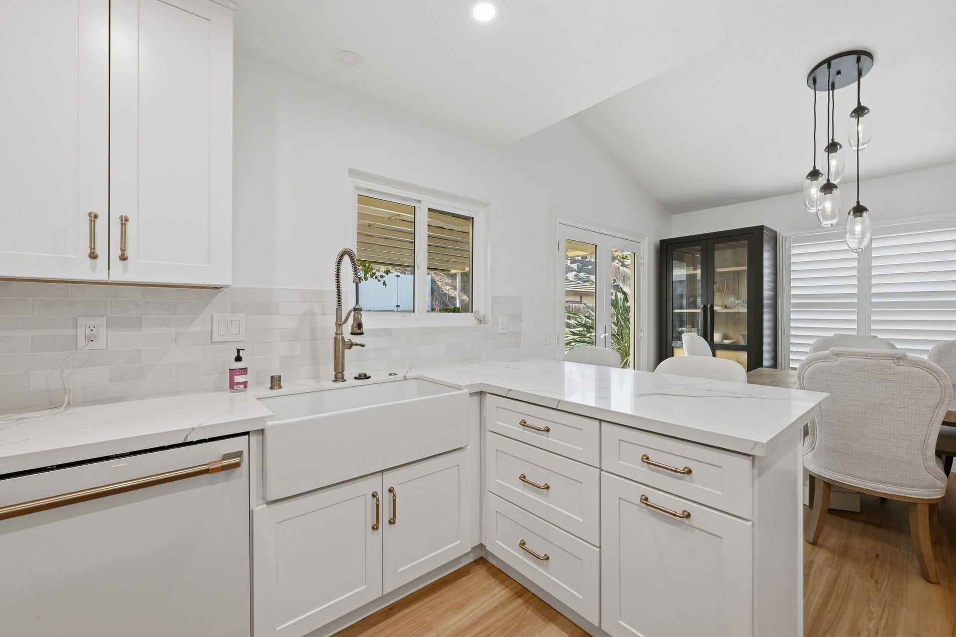 Donahue Drive - Kitchen Apron-Front Sink & Peninsula