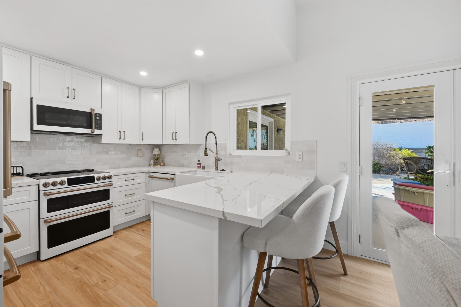 Donahue Drive - Kitchen & Breakfast Bar Overview