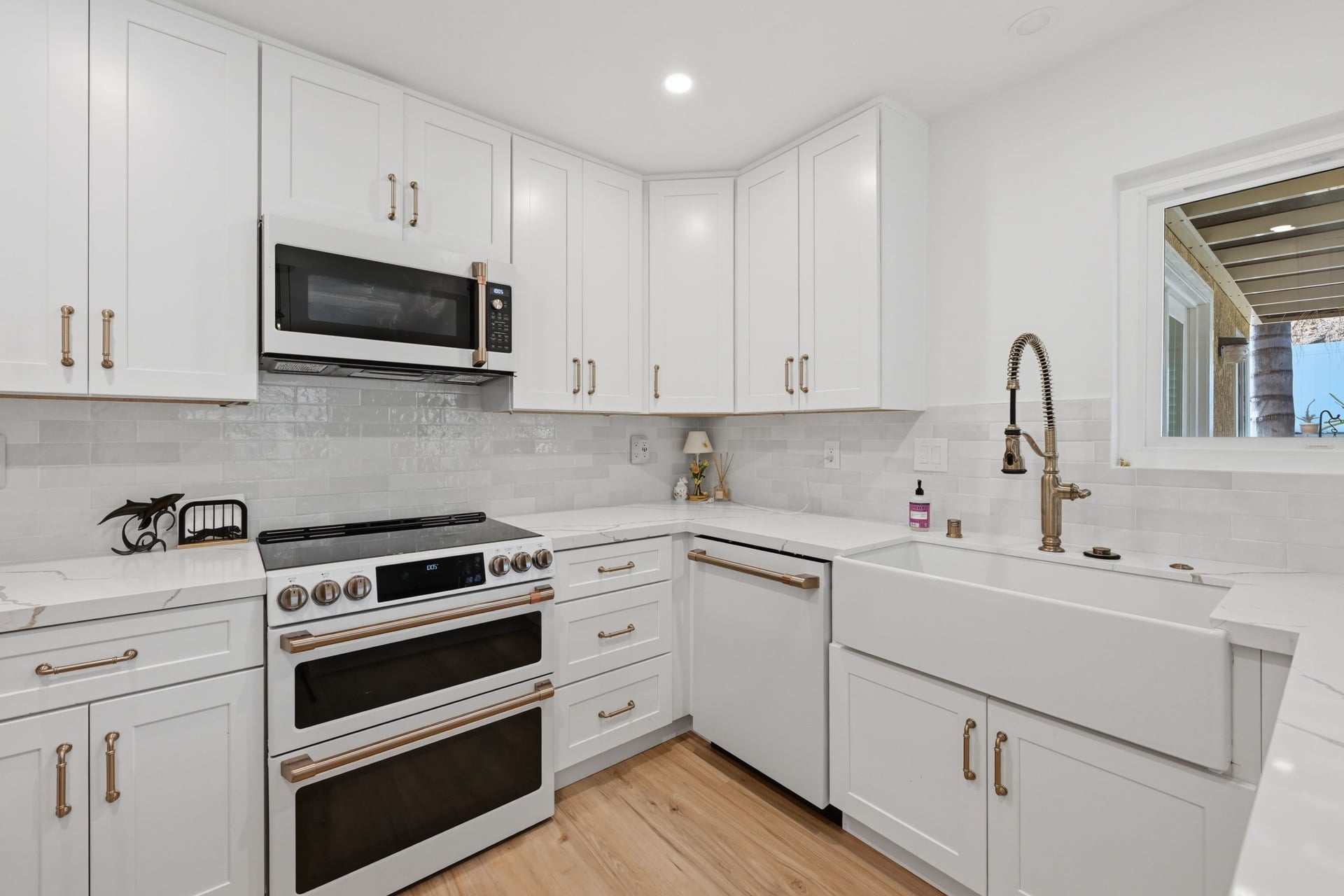 Donahue Drive - Kitchen Range, Sink & Cabinetry