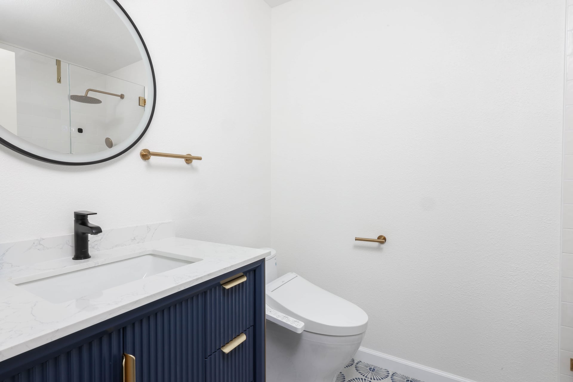 Beautiful Guest Bathroom Design – Blue Harmony