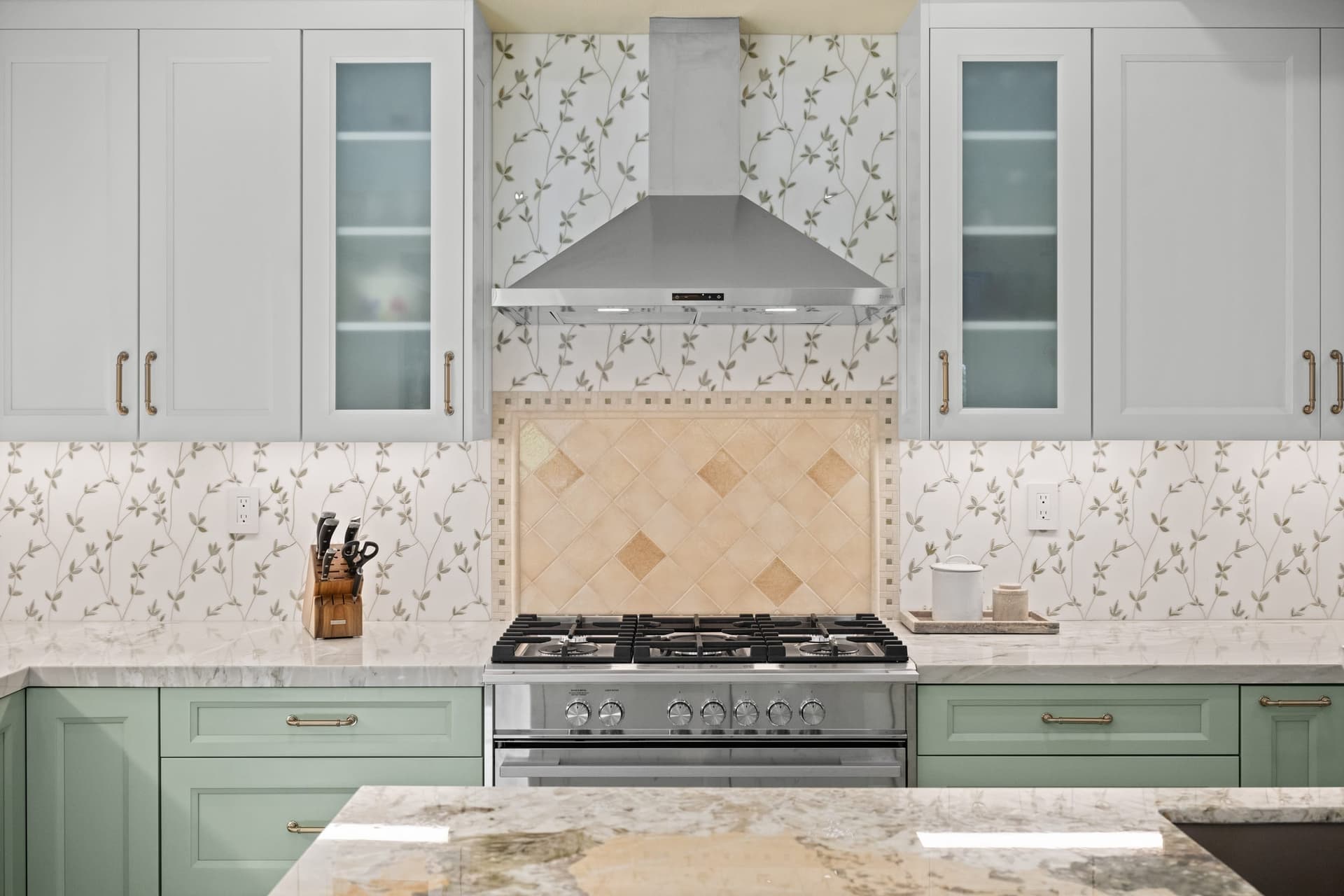 Modern Kitchen Island With Cooktop Design Ideas